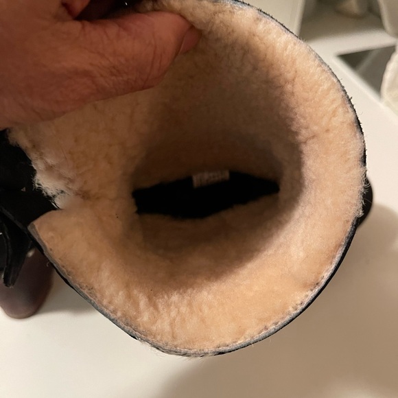 Uggs wedged boots stunning design fluffy . Great conditions - Picture 5 of 16